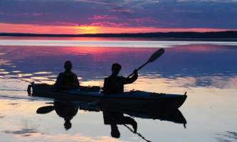 2018-21-Sunset_Kayaking_at_Kenai_Backcountry_Lodge-pdvkjo