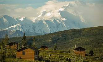 Camp-Denali-2_RAC-Vertical_exterior_cabins_w_MOMC-p1xtx8